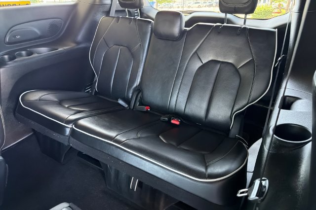 Used 2026 Chrysler Pacifica Limited w/ S Appearance Package FWD image 17