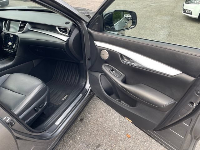 Used 2019 INFINITI QX50 Essential w/ Premium Heat Package AWD/4WD image 13