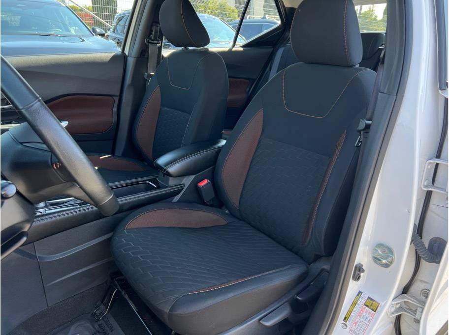 Used 2023 Nissan Kicks SR FWD image 8