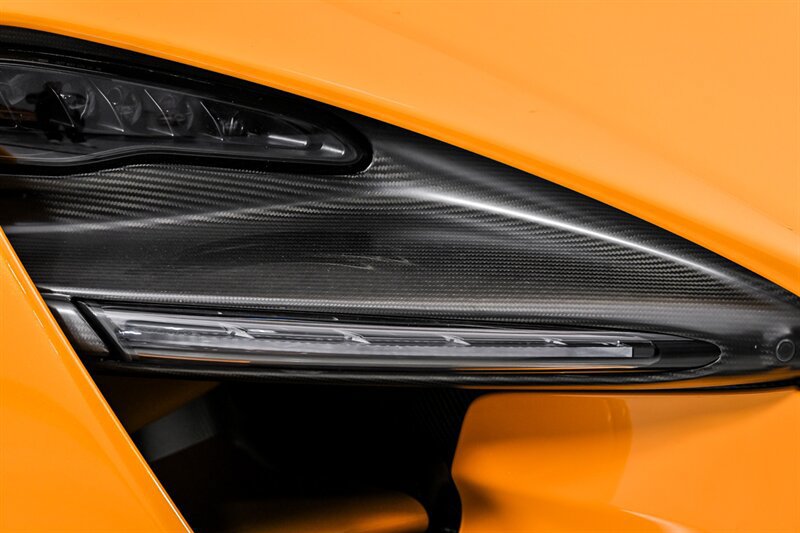 Used 2019 McLaren Senna RWD image 5