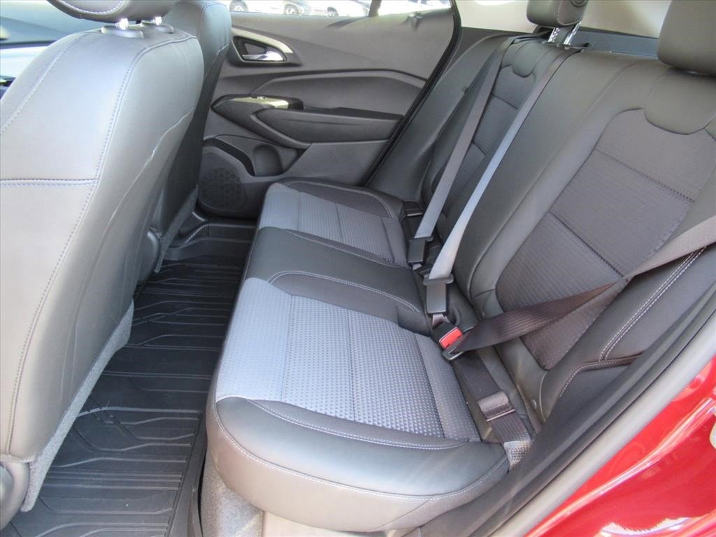 Certified 2025 Chevrolet Trax LT w/ Driver Confidence Package image 26