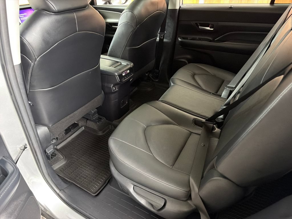 Used 2024 Toyota Grand Highlander AWD image 31
