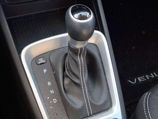 Used 2023 Hyundai Venue SEL image 15