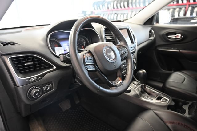Used 2022 Jeep Cherokee Trailhawk AWD/4WD image 24