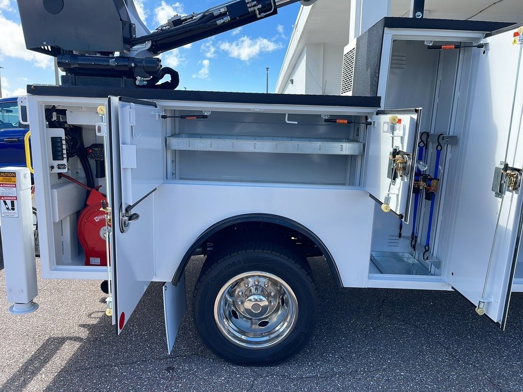 New 2026 Ford F550 4x4 SuperCab Super Duty image 8