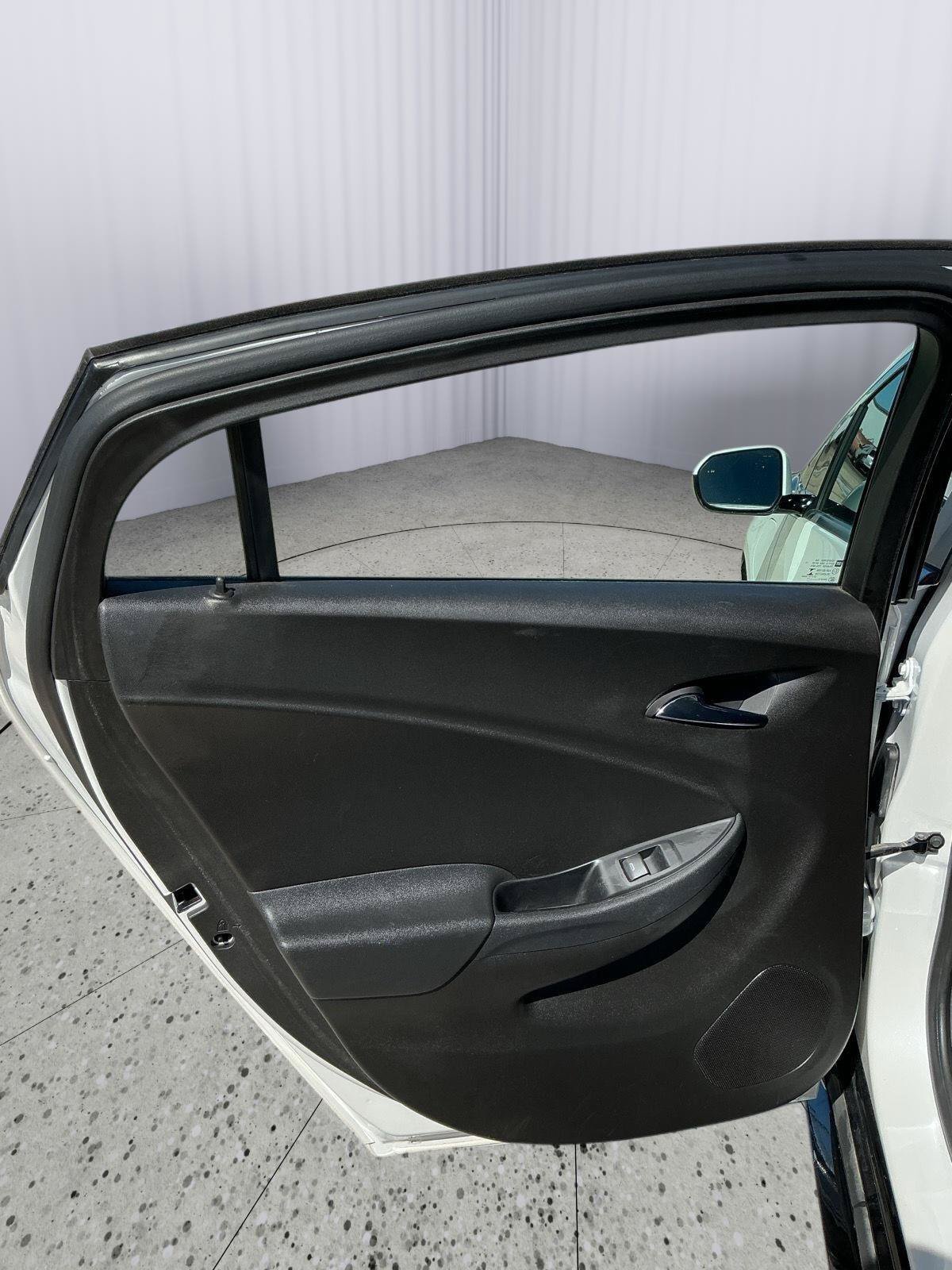Used 2018 Chevrolet Volt Premier w/ Driver Confidence Package FWD image 19