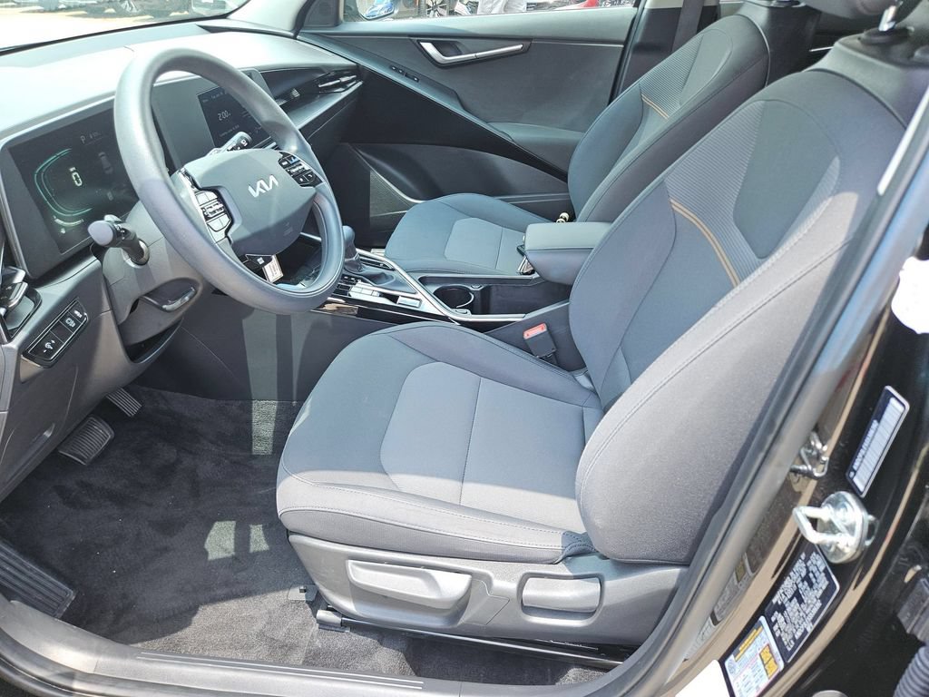 Used 2025 Kia Niro LX FWD image 11