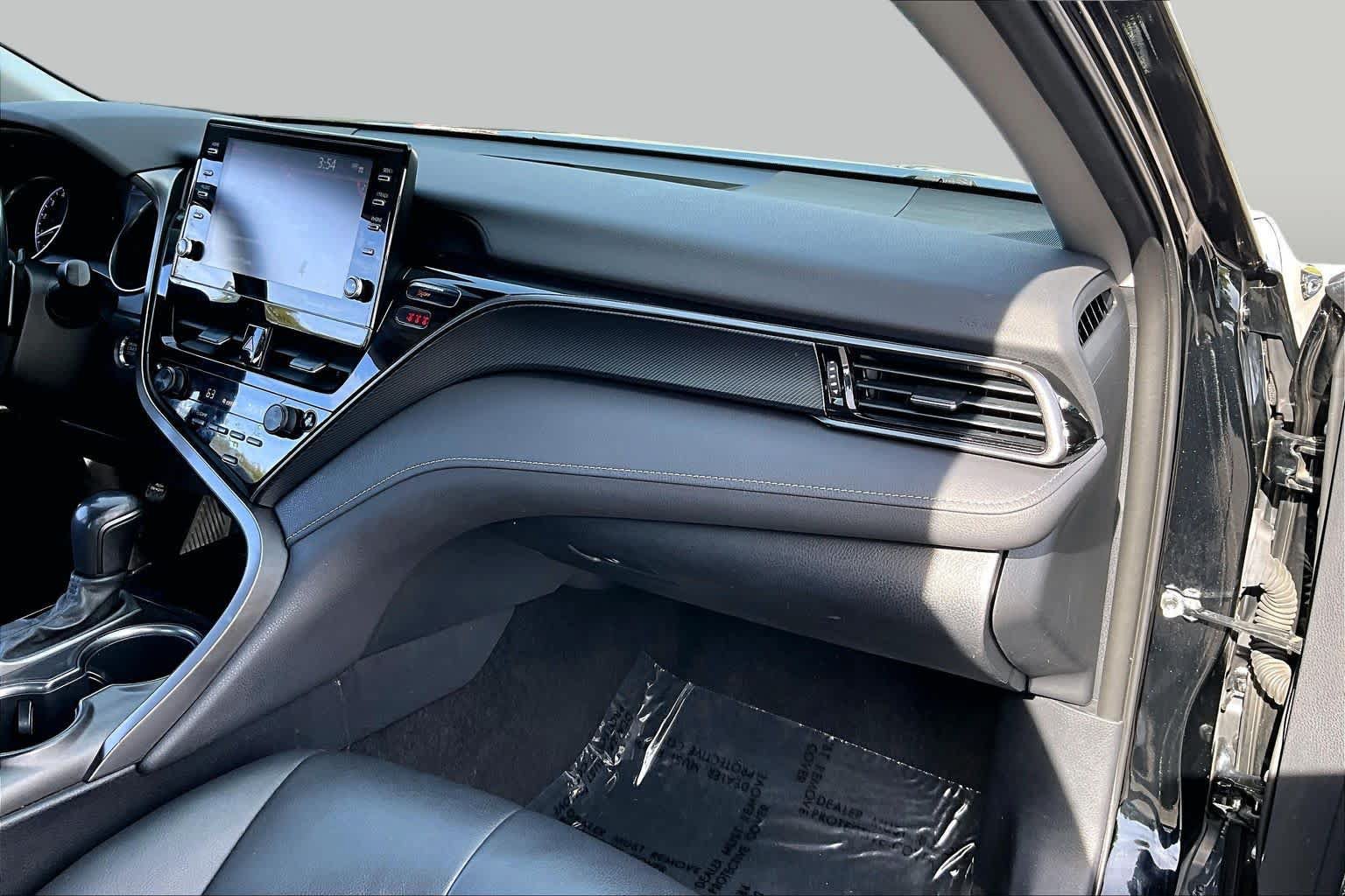 Used 2021 Toyota Camry SE w/ Cold Weather Package FWD image 19