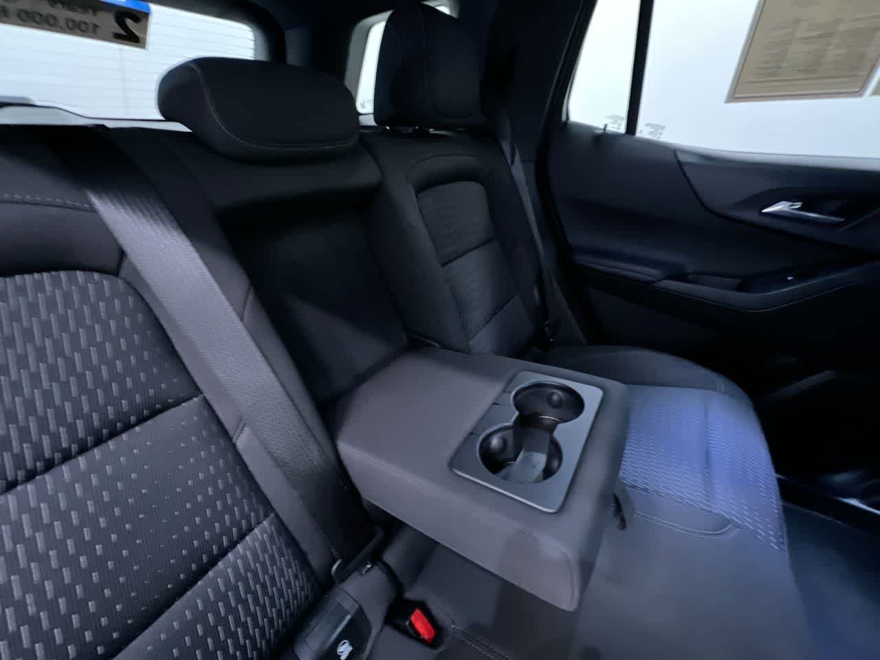 Used 2025 Chevrolet Equinox LT w/ Safety and Technology Package FWD image 39