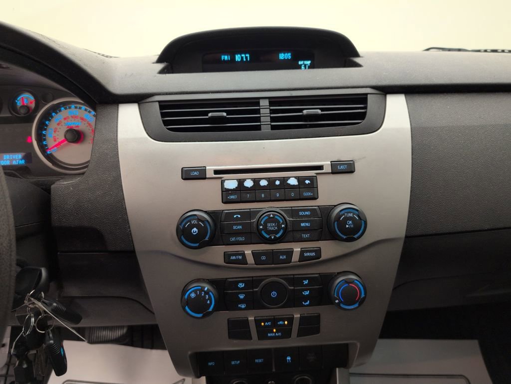 Used 2010 Ford Focus SE image 26