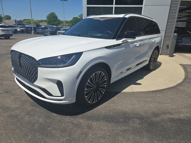 Certified 2025 Lincoln Aviator Black Label AWD/4WD image 12