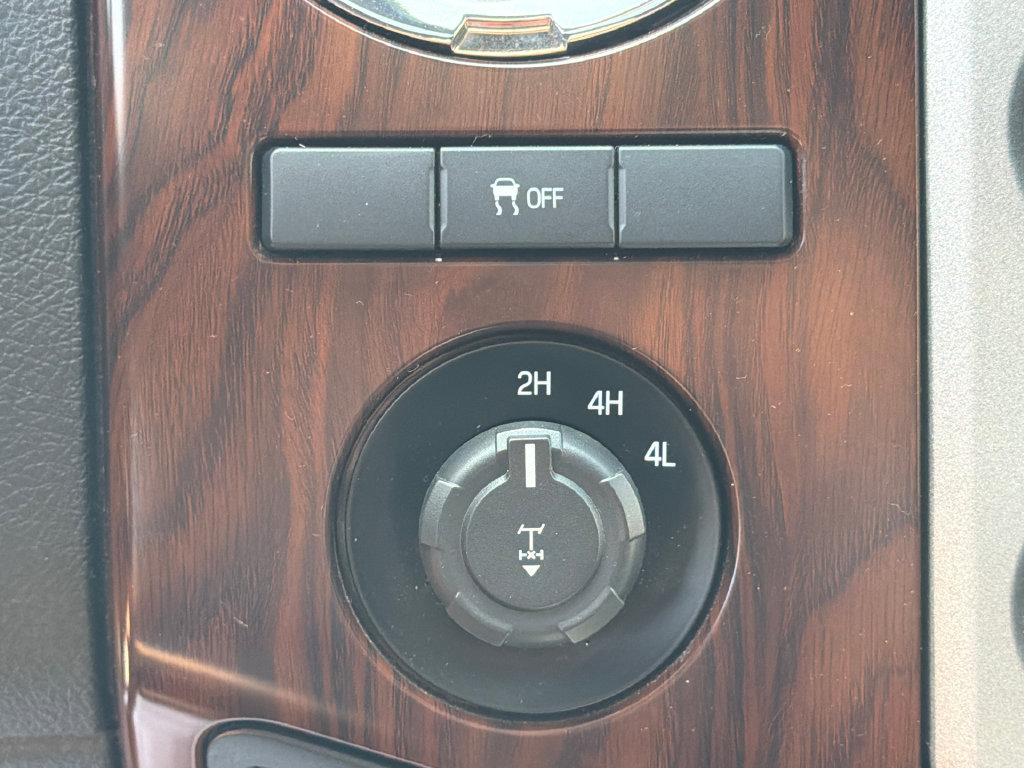 Used 2016 Ford F250 Lariat w/ Lariat Ultimate Package AWD/4WD image 30