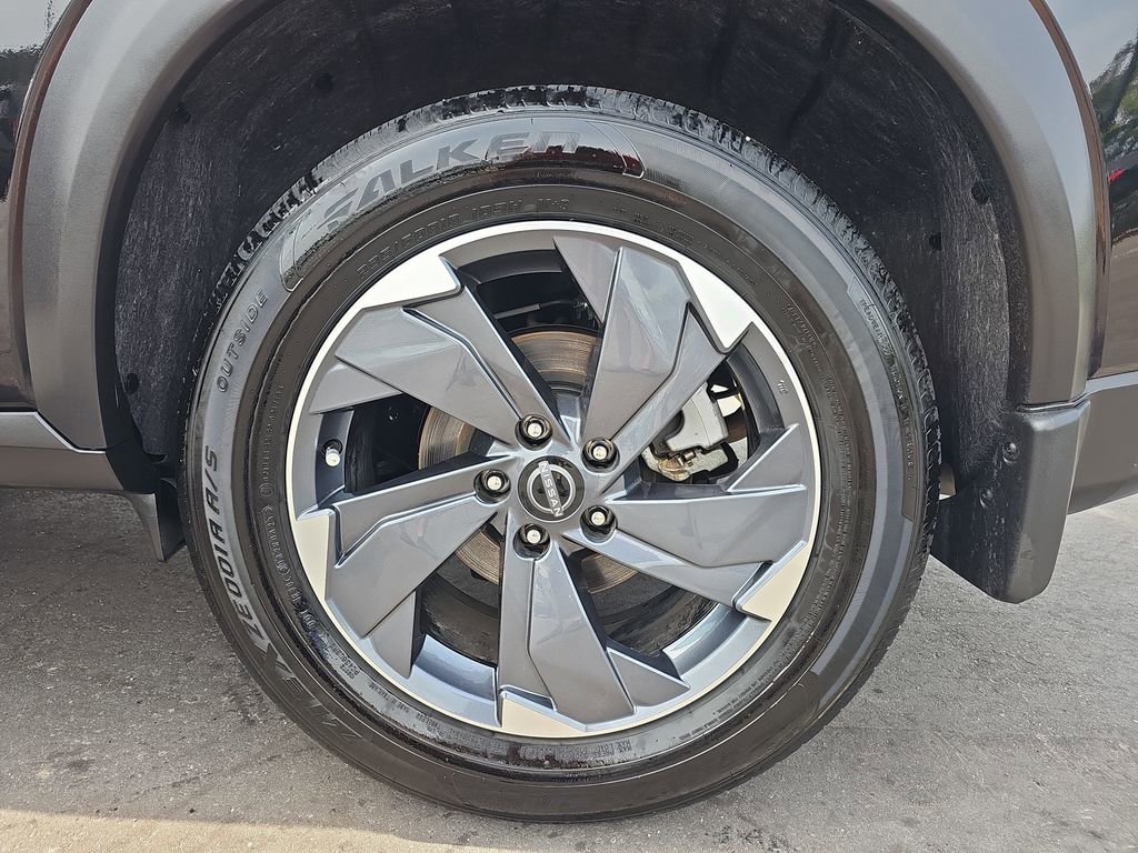 Used 2025 Nissan Rogue SV w/ SV Premium Package image 36