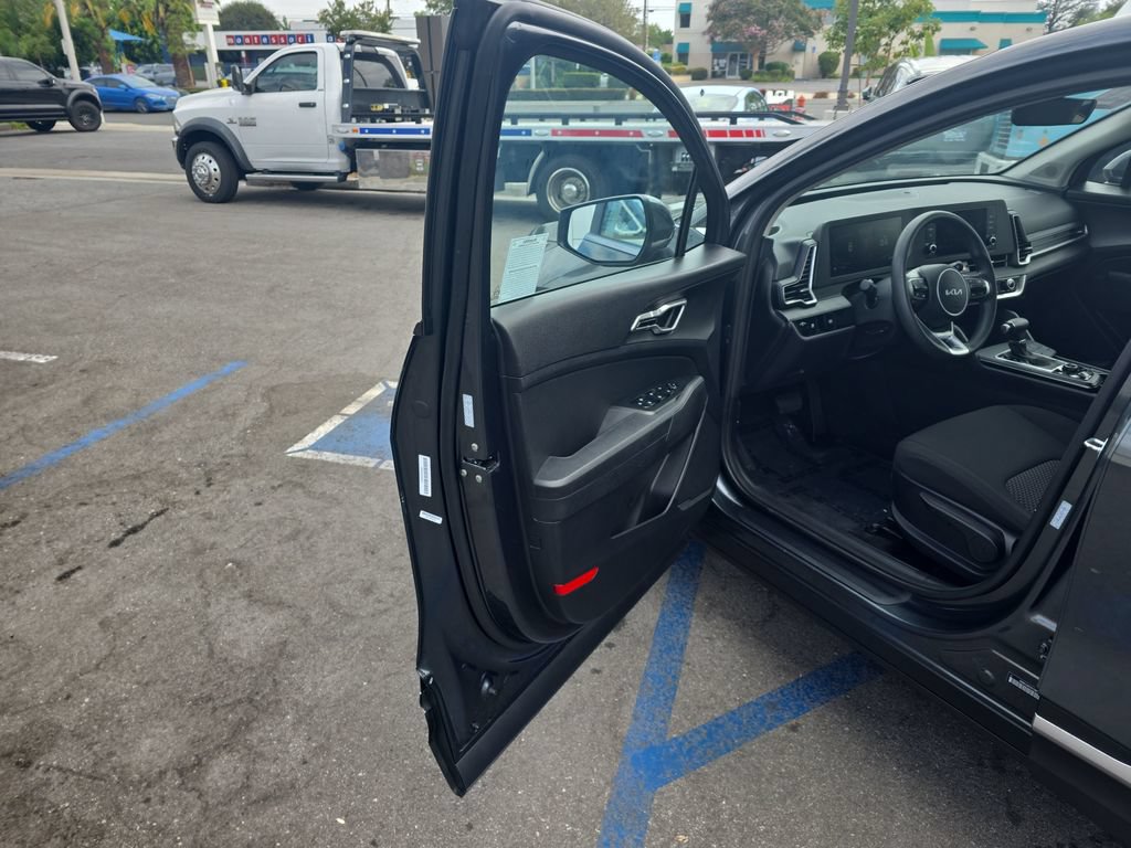 Used 2025 Kia Sportage LX FWD image 10