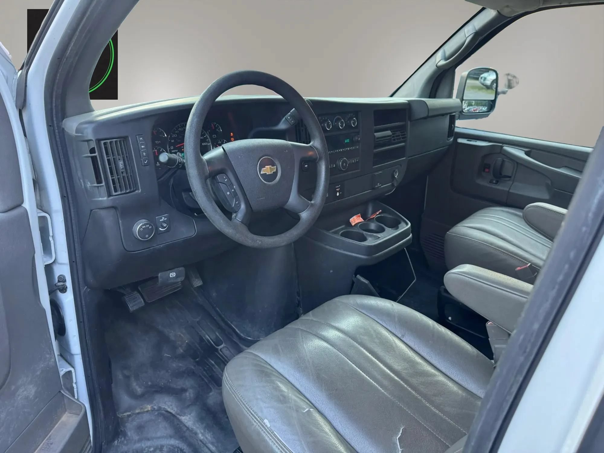 Used 2015 Chevrolet Express 3500 RWD image 10