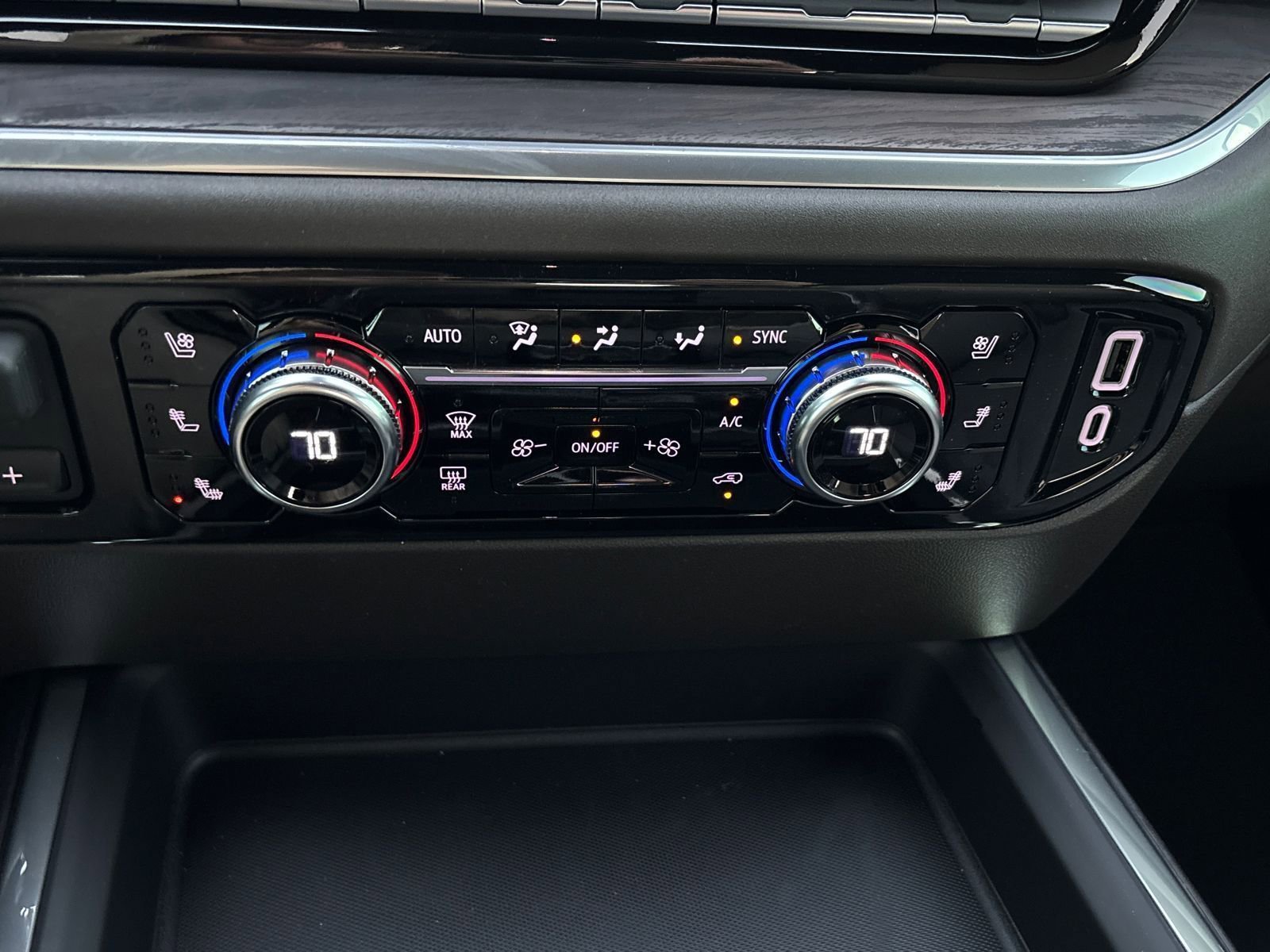 New 2026 GMC Sierra 2500 SLT w/ SLT Premium Package image 10