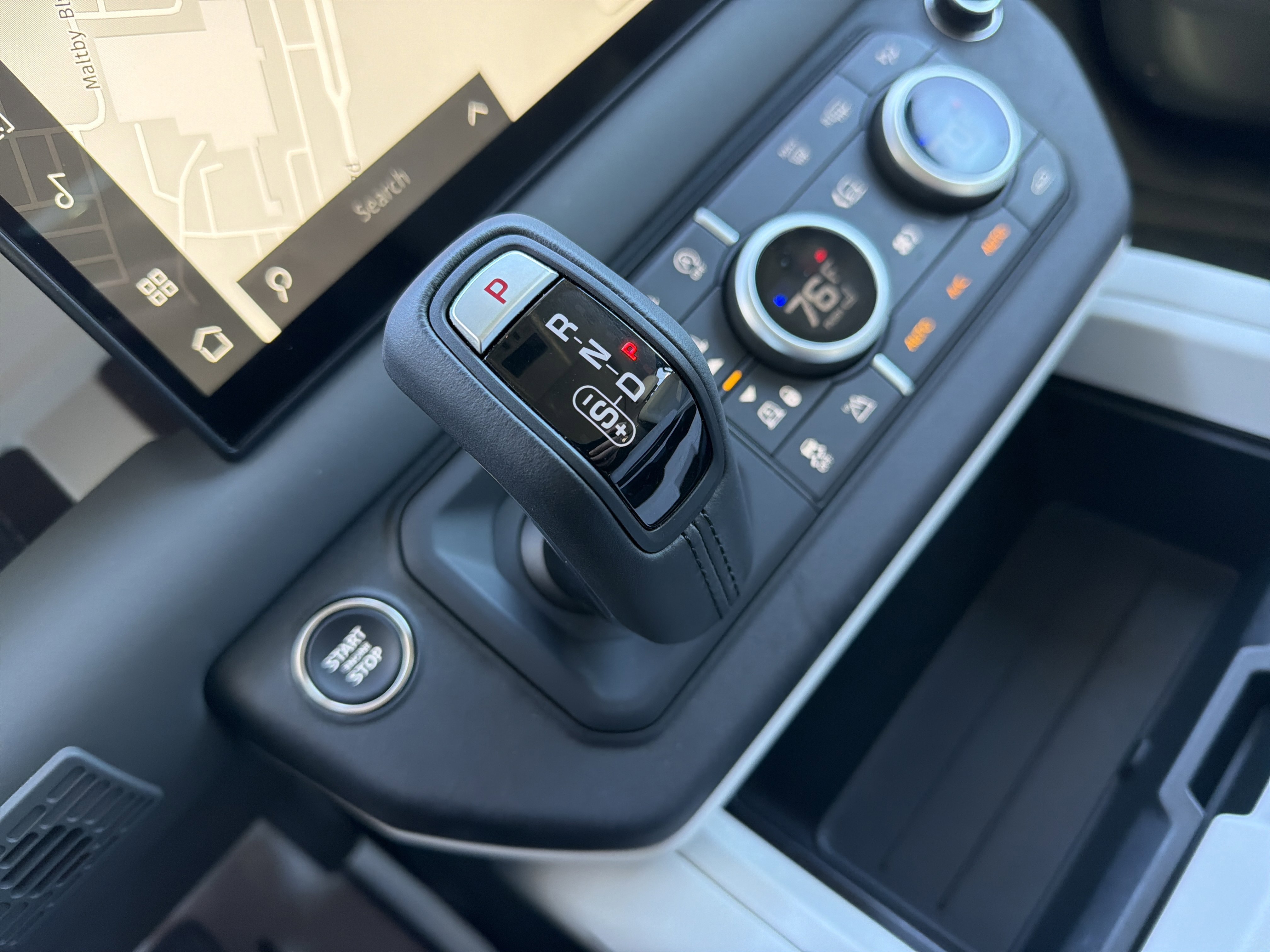 Used 2025 Land Rover Defender 130 X-Dynamic SE image 26