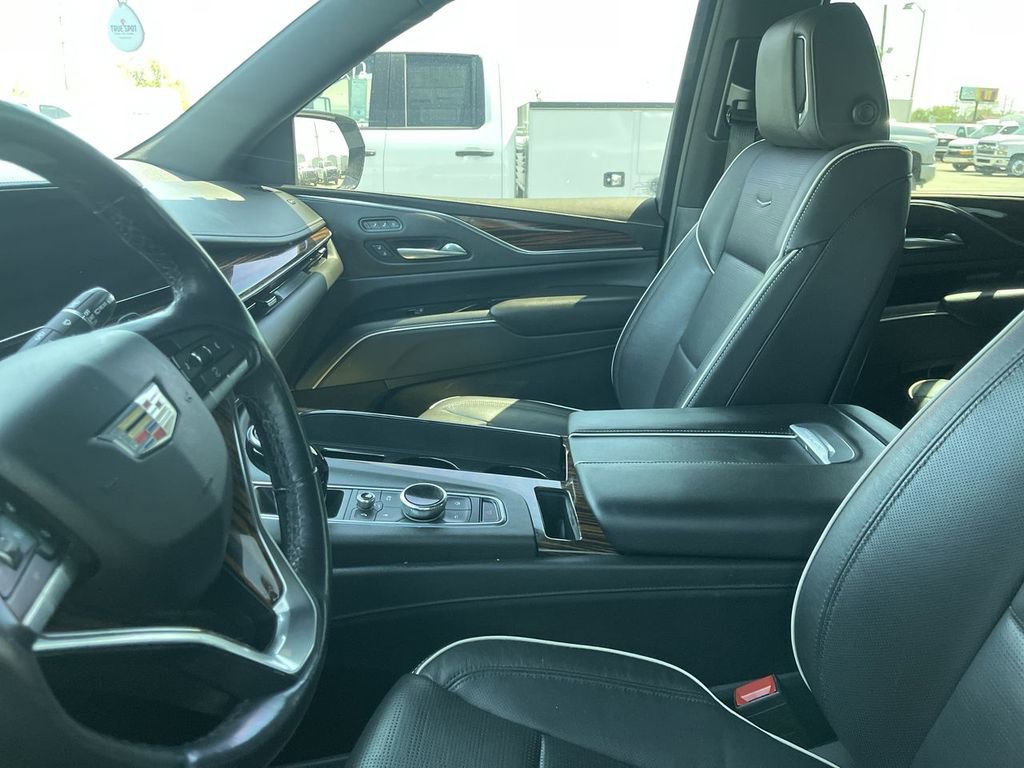 Used 2021 Cadillac Escalade Premium Luxury w/ Driver Assist Tech Package AWD/4WD image 4