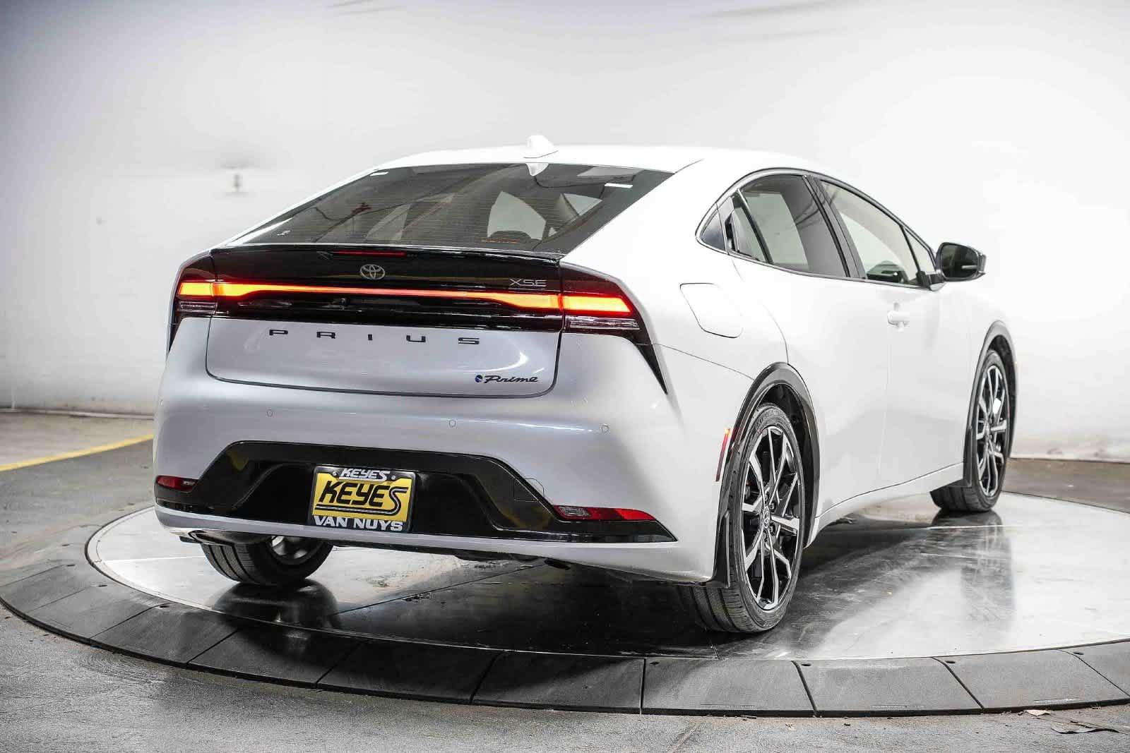 Certified 2023 Toyota Prius Prime FWD image 4
