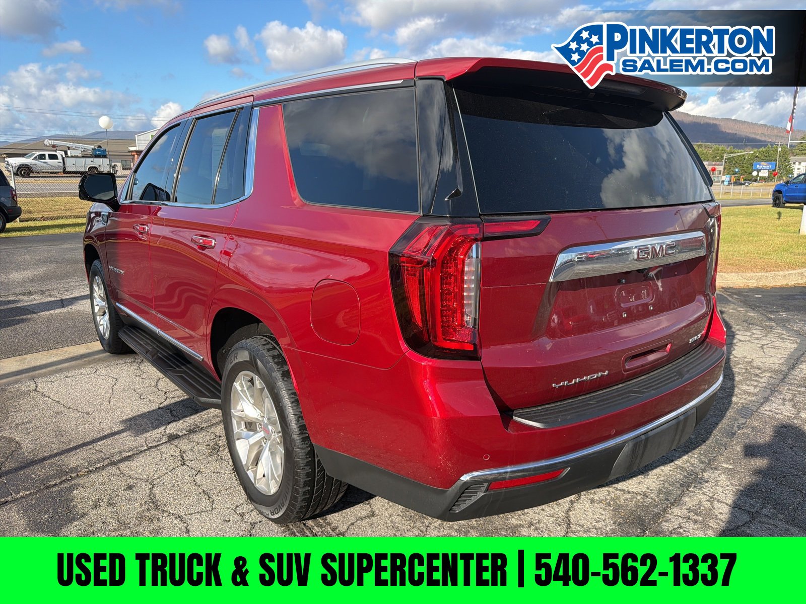 Used 2022 GMC Yukon SLT w/ SLT Premium Package image 3