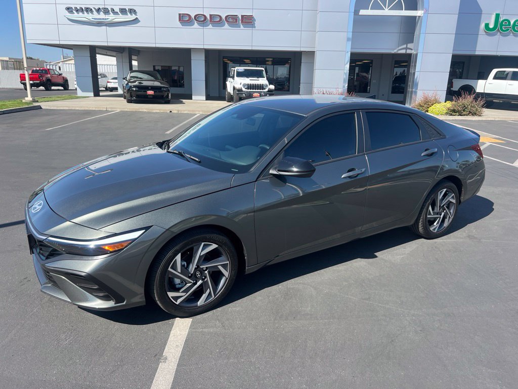 Used 2025 Hyundai Elantra Sport w/ Cargo Package FWD image 3