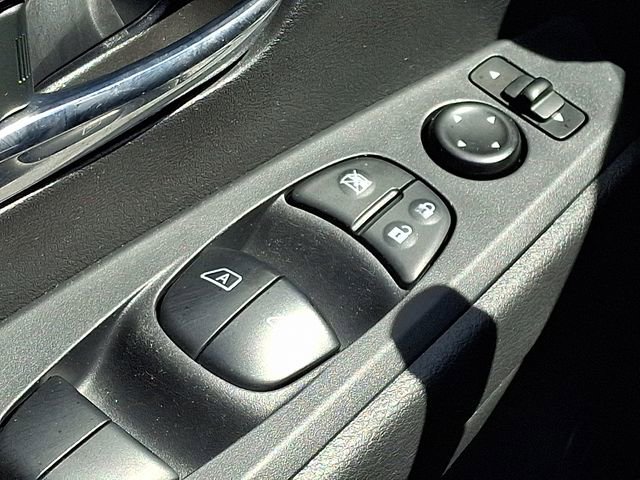 Used 2023 Nissan Kicks SR w/ Interior Electronics Package image 23