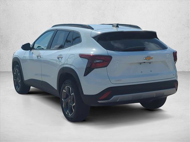 Used 2025 Chevrolet Trax LT FWD image 8