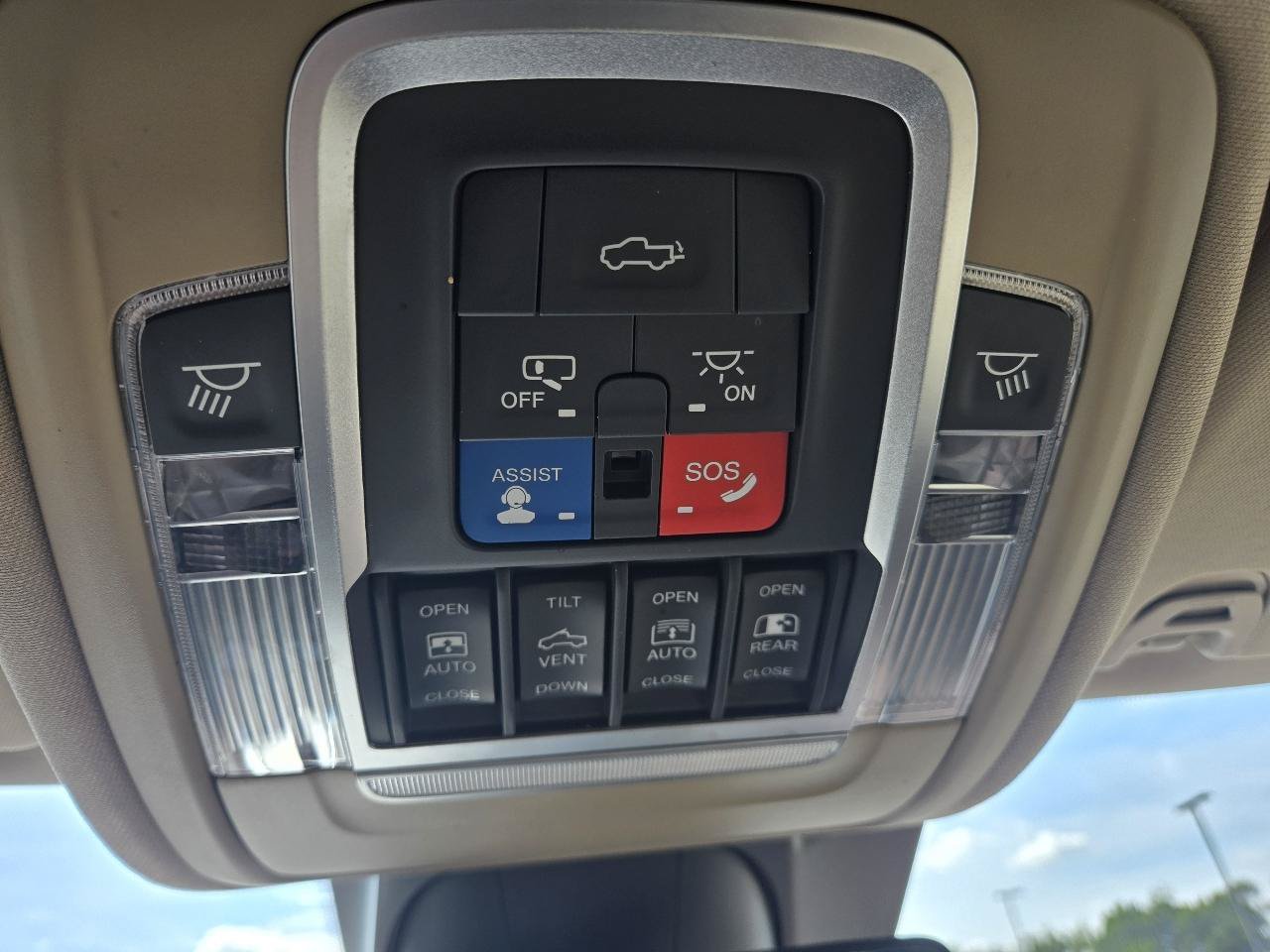 Used 2019 RAM 1500 Laramie AWD/4WD image 23