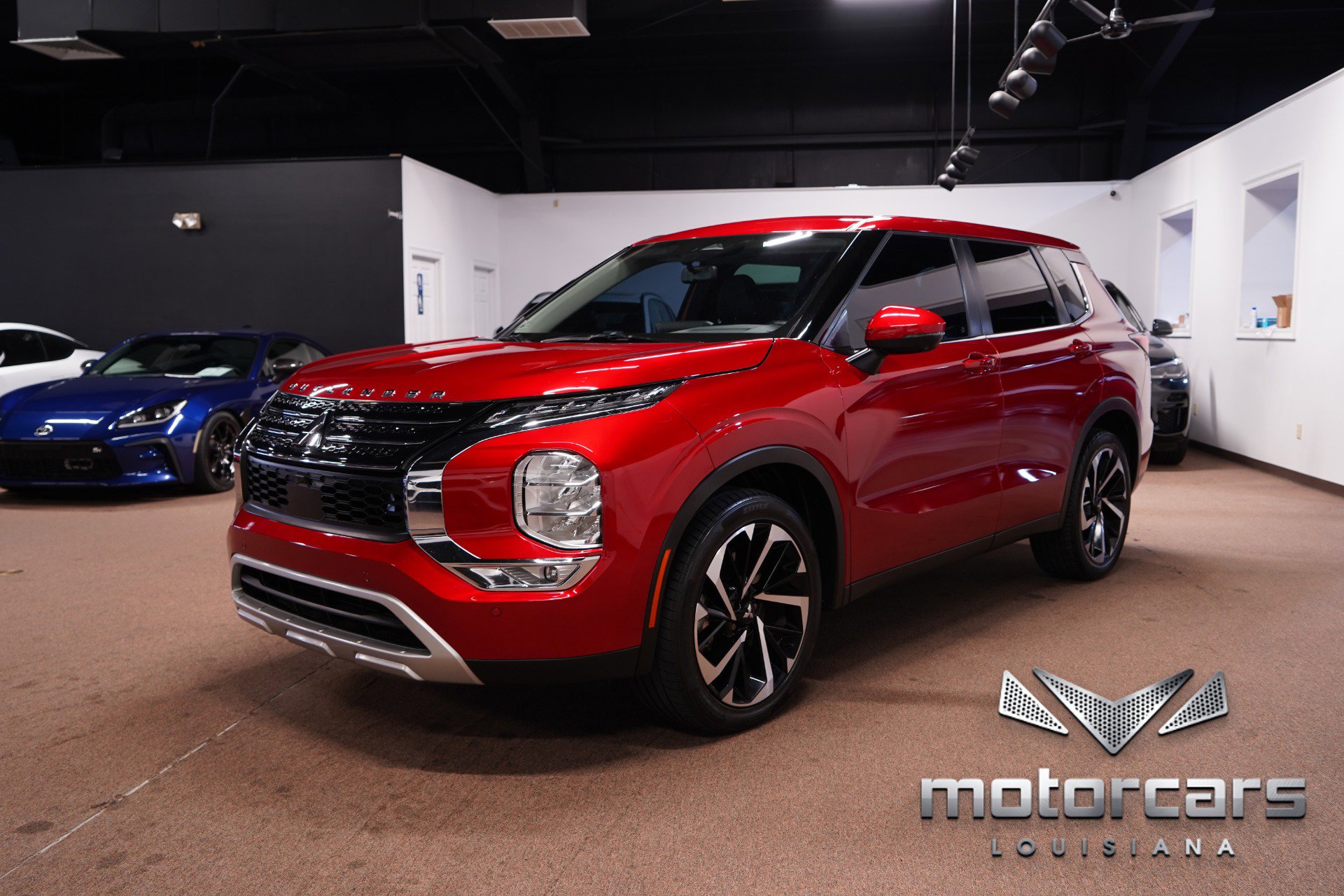 Used 2023 Mitsubishi Outlander SE image 3