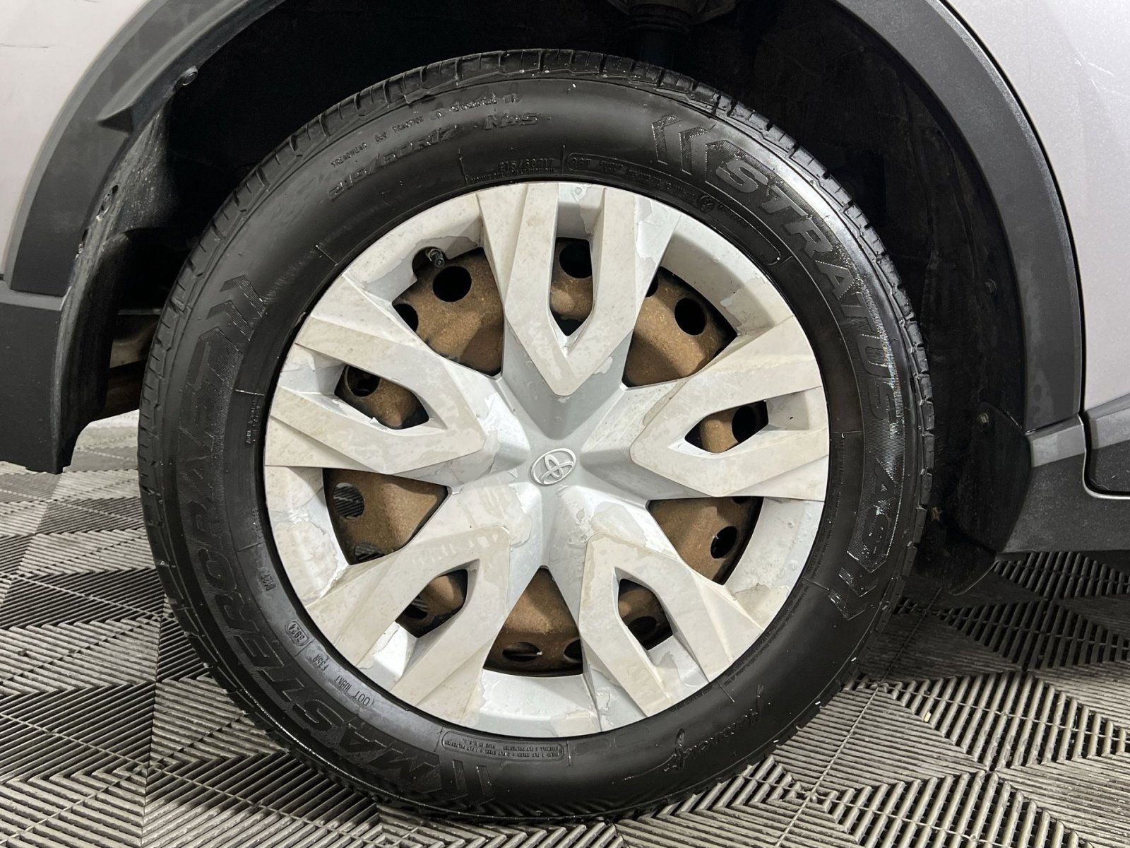 Used 2019 Toyota C-HR LE image 11