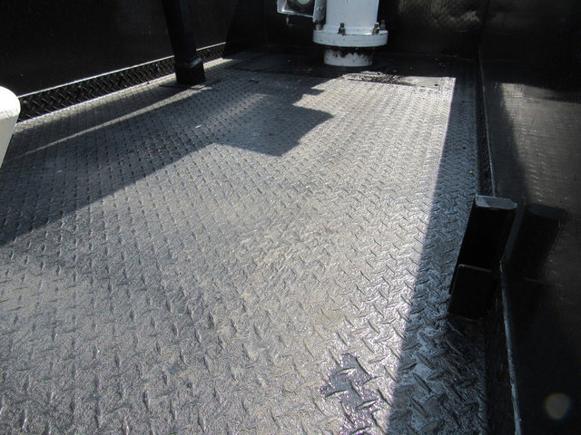 Used 2016 Ford F550 2WD Regular Cab Super Duty image 21