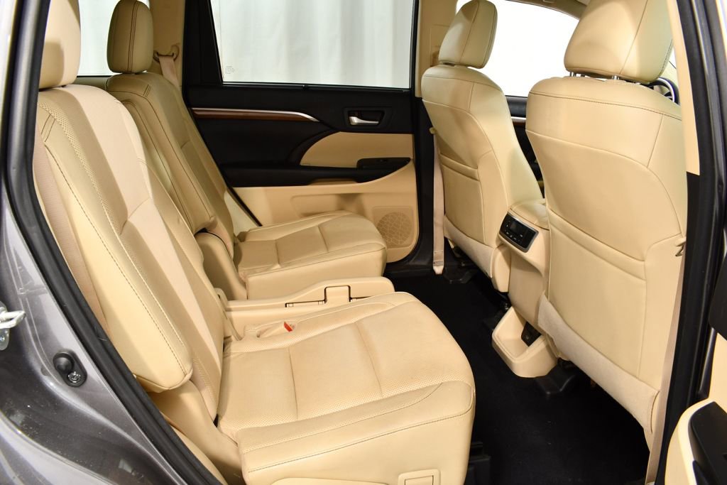 Used 2017 Toyota Highlander Limited FWD image 19
