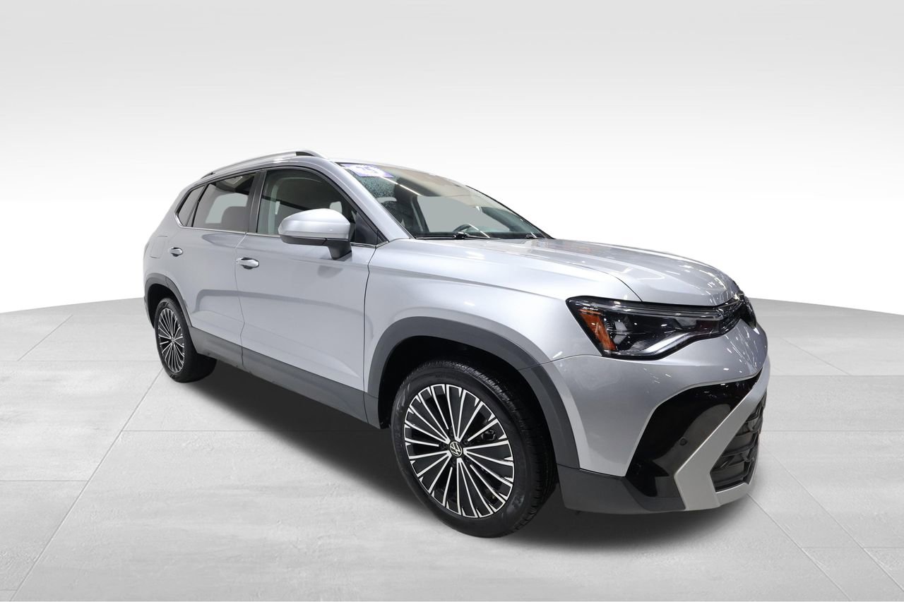 Used 2025 Volkswagen Taos SE image 6