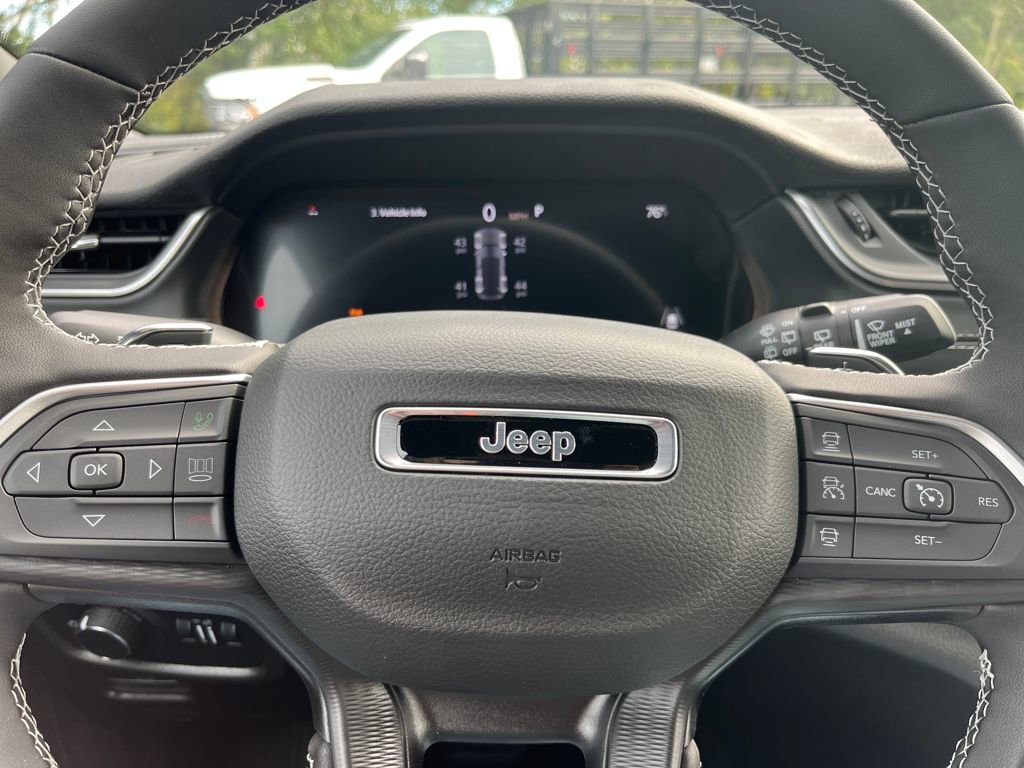 New 2025 Jeep Grand Cherokee Altitude image 6