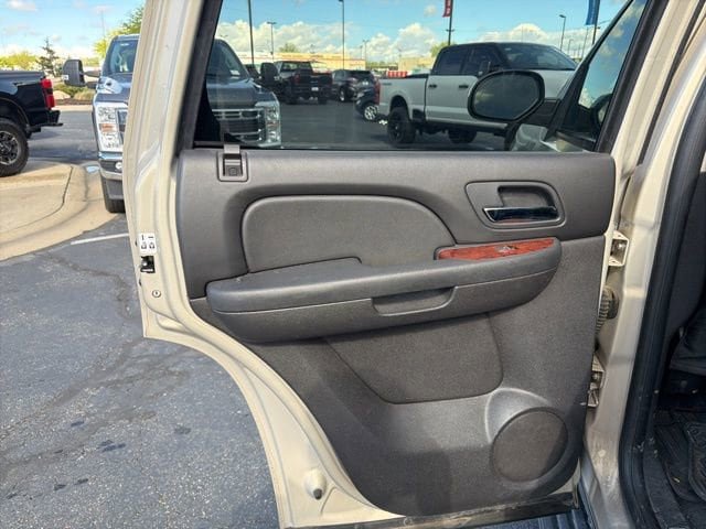 Used 2009 Chevrolet Tahoe LT w/ Luxury Package AWD/4WD image 26