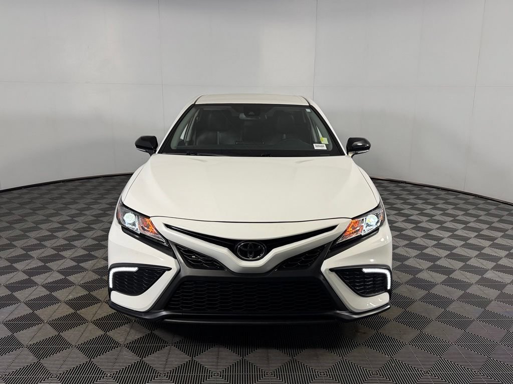 Used 2024 Toyota Camry SE w/ Convenience Package FWD image 5