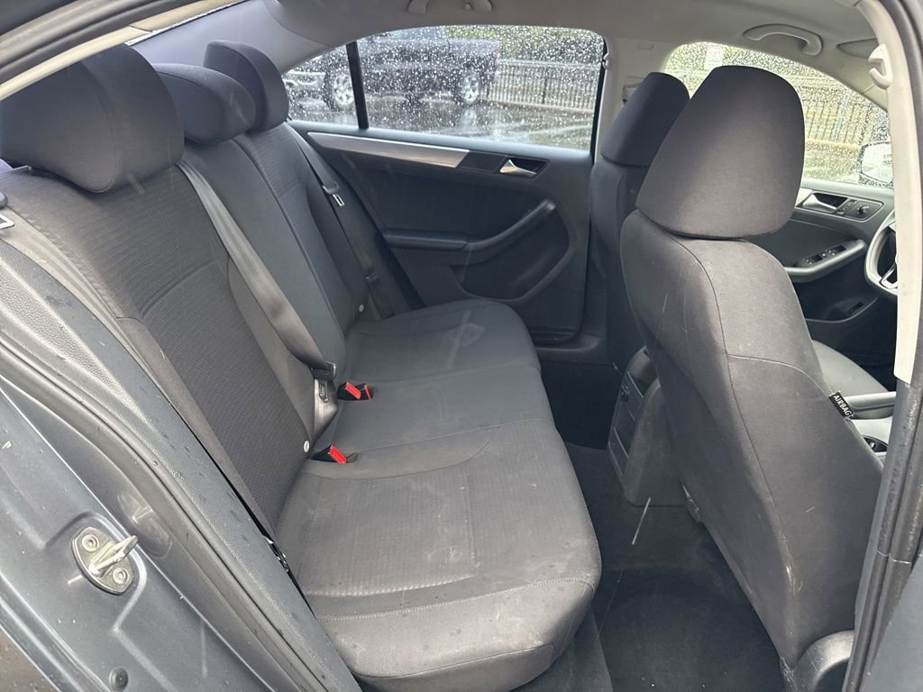 Used 2015 Volkswagen Jetta SE FWD image 25