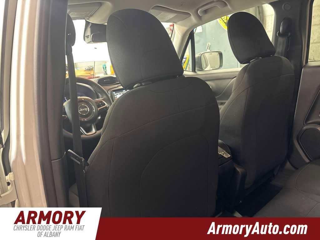 Used 2023 Jeep Renegade Latitude image 23