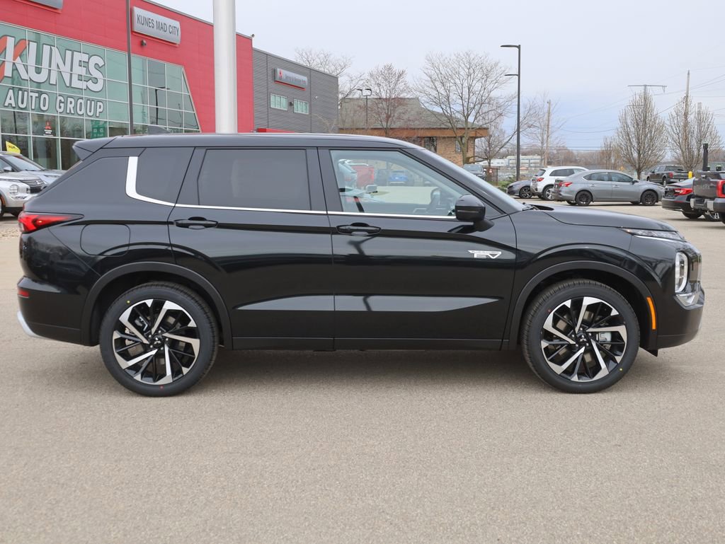 New 2025 Mitsubishi Outlander SE image 10