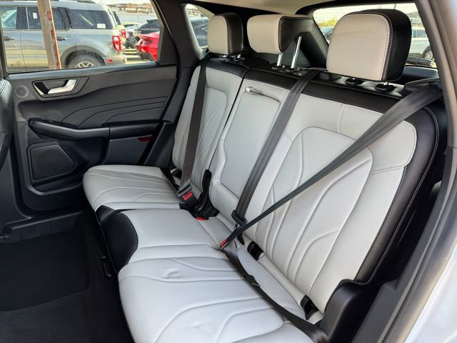 Certified 2025 Ford Escape Platinum w/ Premium Technology Package image 16