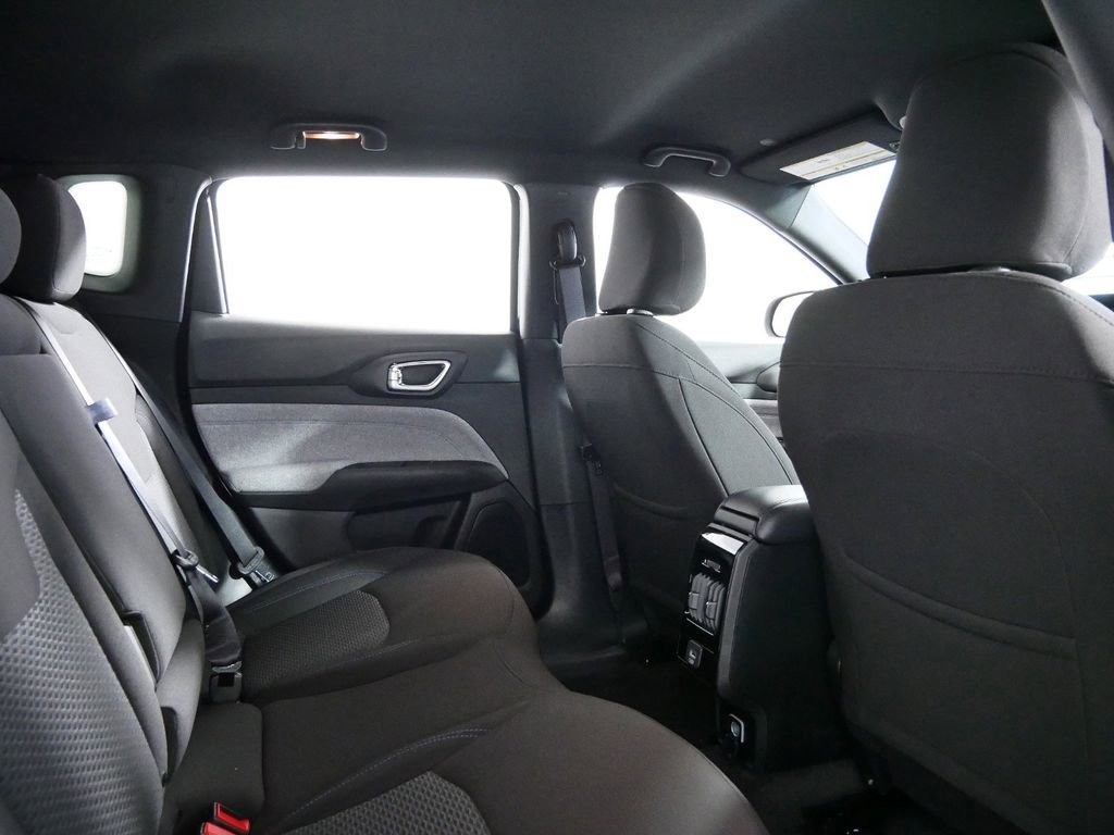 Used 2024 Jeep Compass Sport image 22