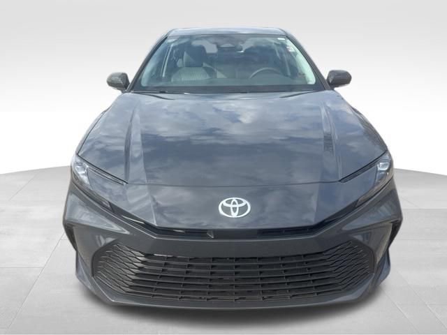 Used 2025 Toyota Camry LE image 8