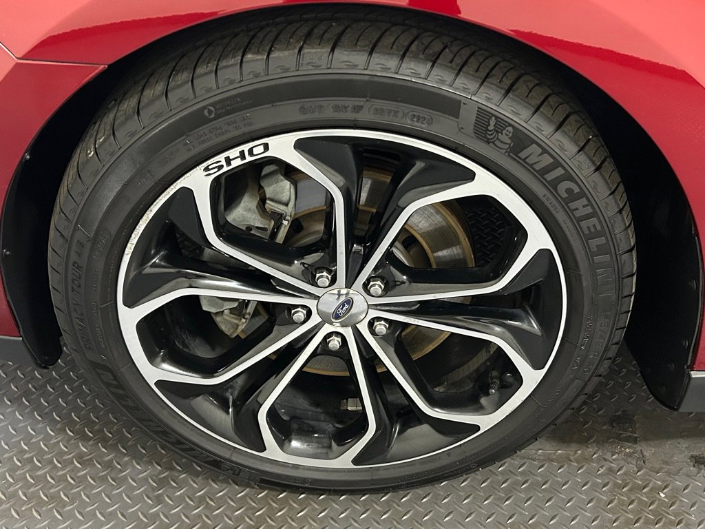 Used 2013 Ford Taurus SHO image 21