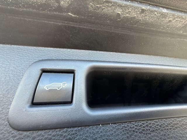 Used 2023 Toyota Highlander XLE AWD/4WD image 33