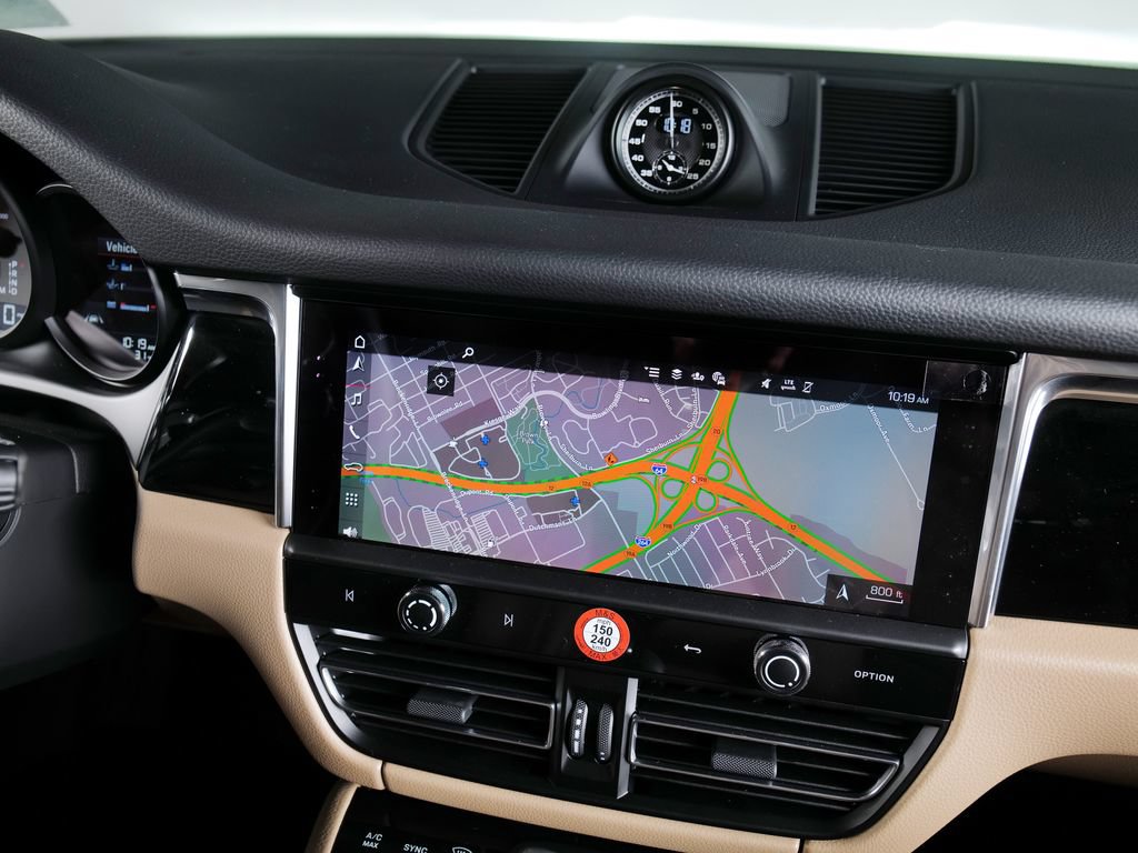 Certified 2026 Porsche Macan AWD/4WD image 13
