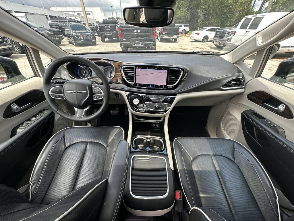 Used 2023 Chrysler Pacifica Limited FWD image 21