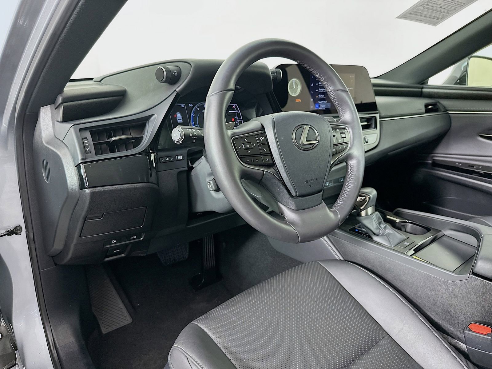 Used 2024 Lexus ES 250 w/ Premium Package image 10