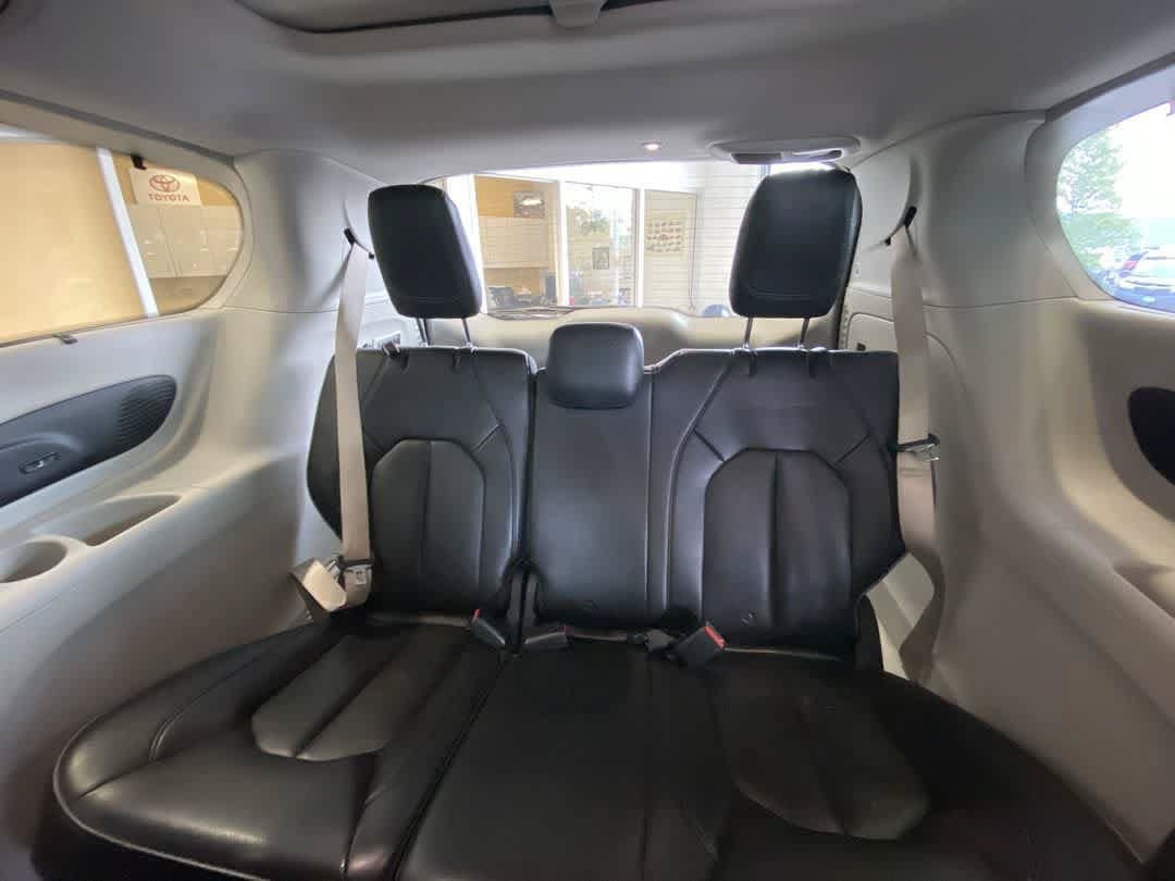 Used 2018 Chrysler Pacifica Limited FWD image 27
