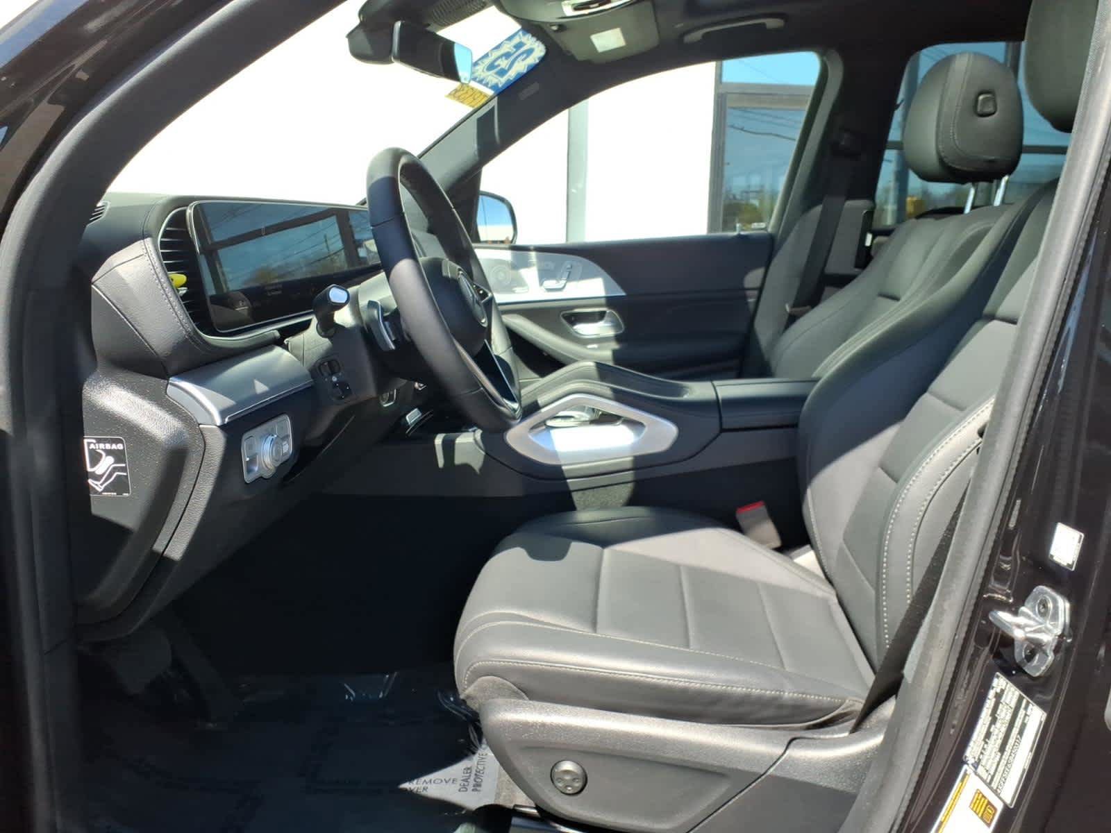 Used 2025 Mercedes-Benz GLS 450 4MATIC image 11