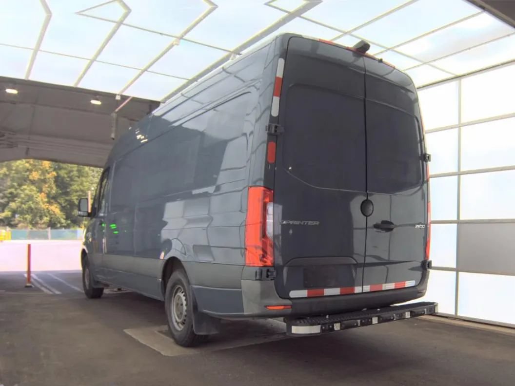 Used 2021 Mercedes-Benz Sprinter 2500 image 2